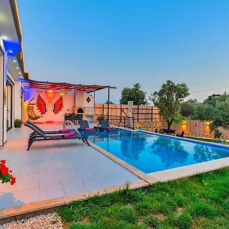 Muhtesem Tatil Villasi Poyraz 1 Kaş